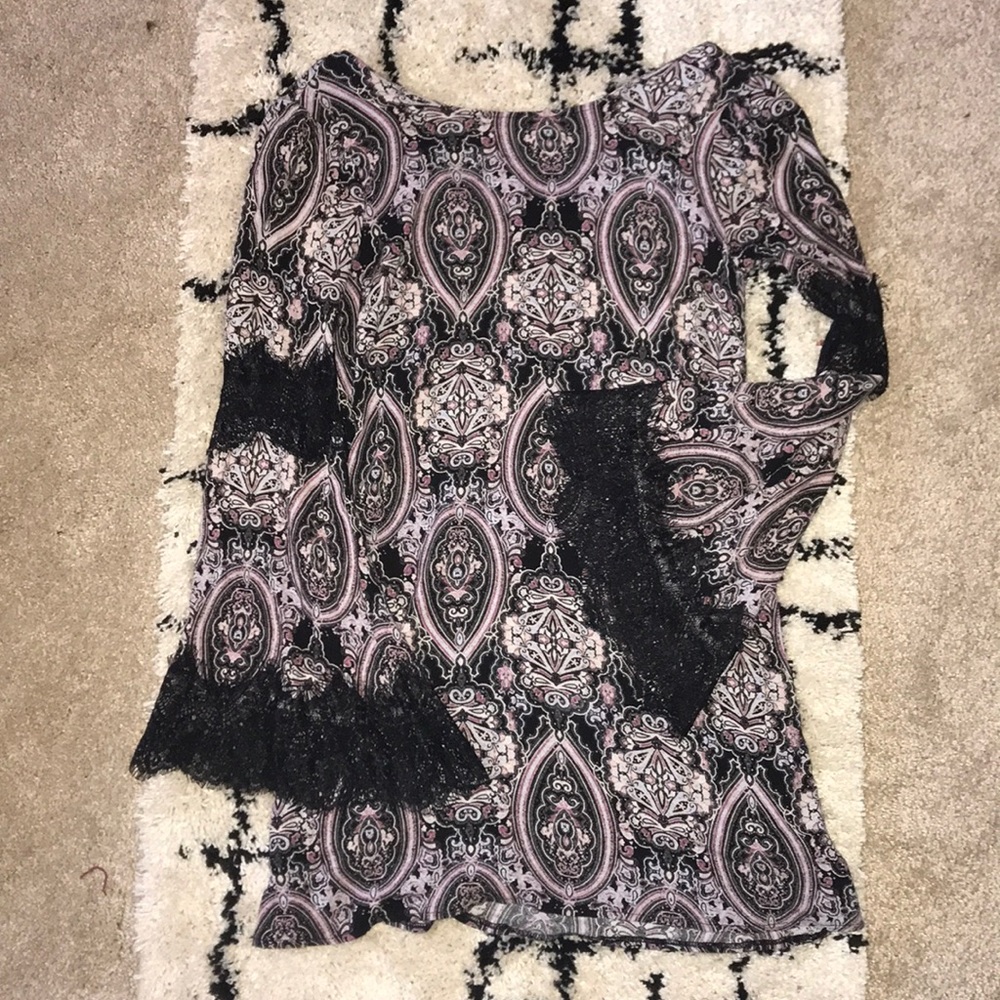 Bell sleeved shift dress